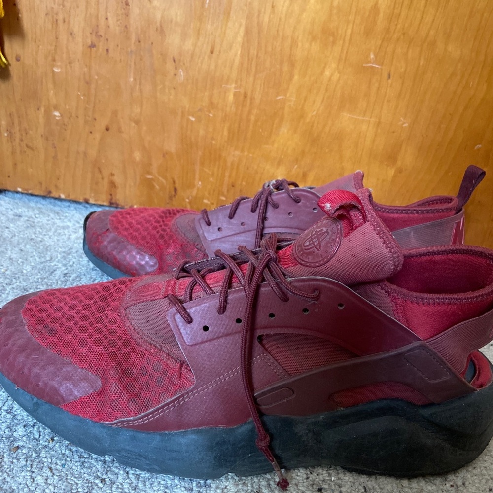 Nike Huarache Premium Red Size 12